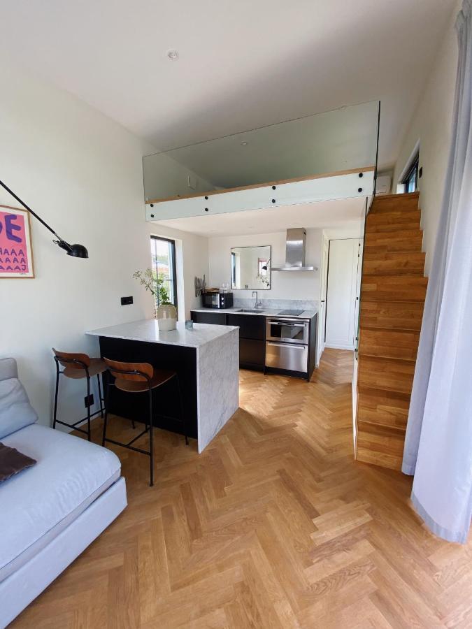 Guesthouse, Not Even A Minute Walk To The Ocean Kullavik エクステリア 写真